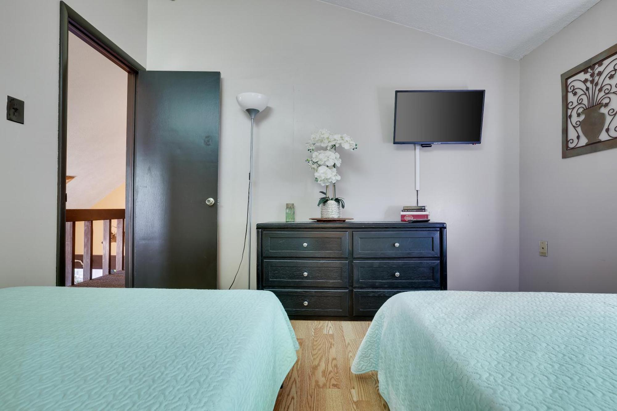 Chalet Renovated Near Casino, Camelback , Kalahari 4Bdrms Firepit Hot Tub Game Room Tobyhanna Buitenkant foto